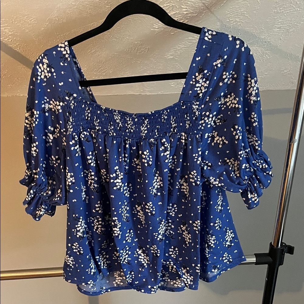 MELLODAY Blue and White Floral Blouse